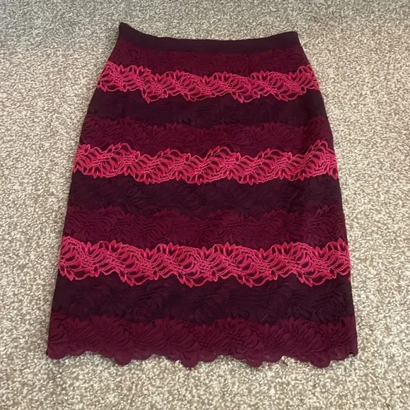 Banana Republic Lace Pencil Skirt - Picture 2 of 5
